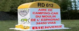 Aire Camping-Car Vias : Bienvenue au Moulin RD 612 Bornes d'accueil pour l'Aire de Camping-Car du Moulin de l'Espagnac, située RD 612 à Vias (34450). Bienvenue !